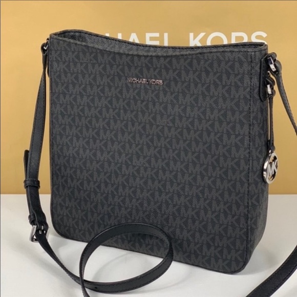 Michael Kors Handbags - NWT Michael Kors Crossbody Messenger Bag